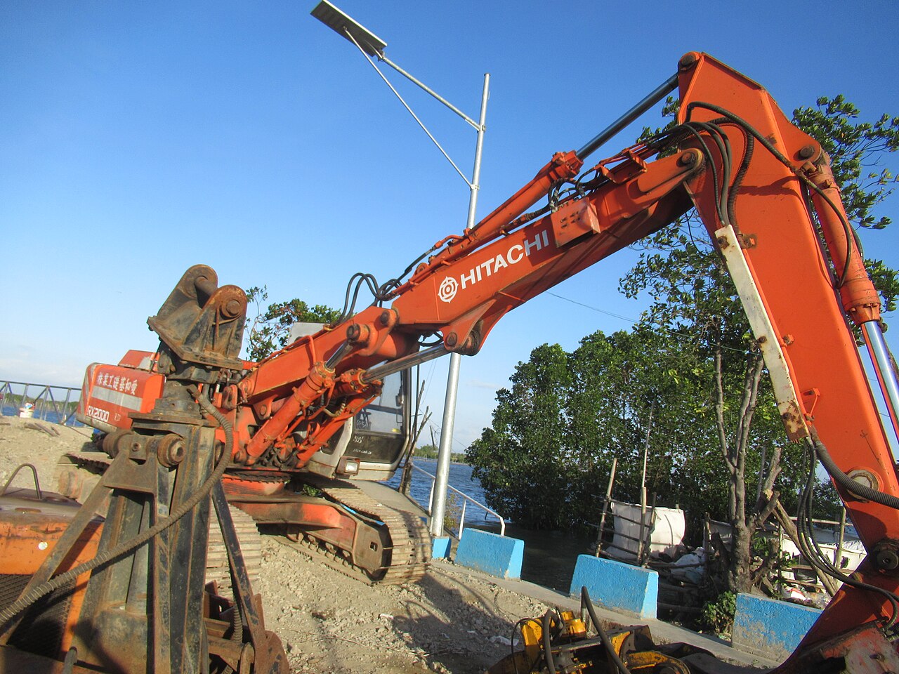 Заказать катки для гусениц экскаватора Hitachi